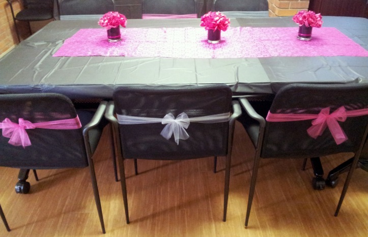 Simple vases filled with flowers and a lace runner made a qute table. Tulle bows tied around the chairs left an inexpensive lasting impression.