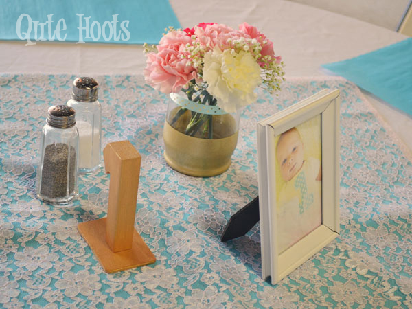 Pink Aqua Gold table decor